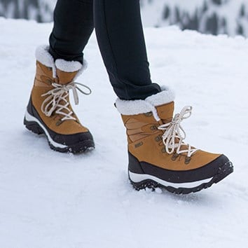 What shoes to wear in the snow - The Kosha Journal