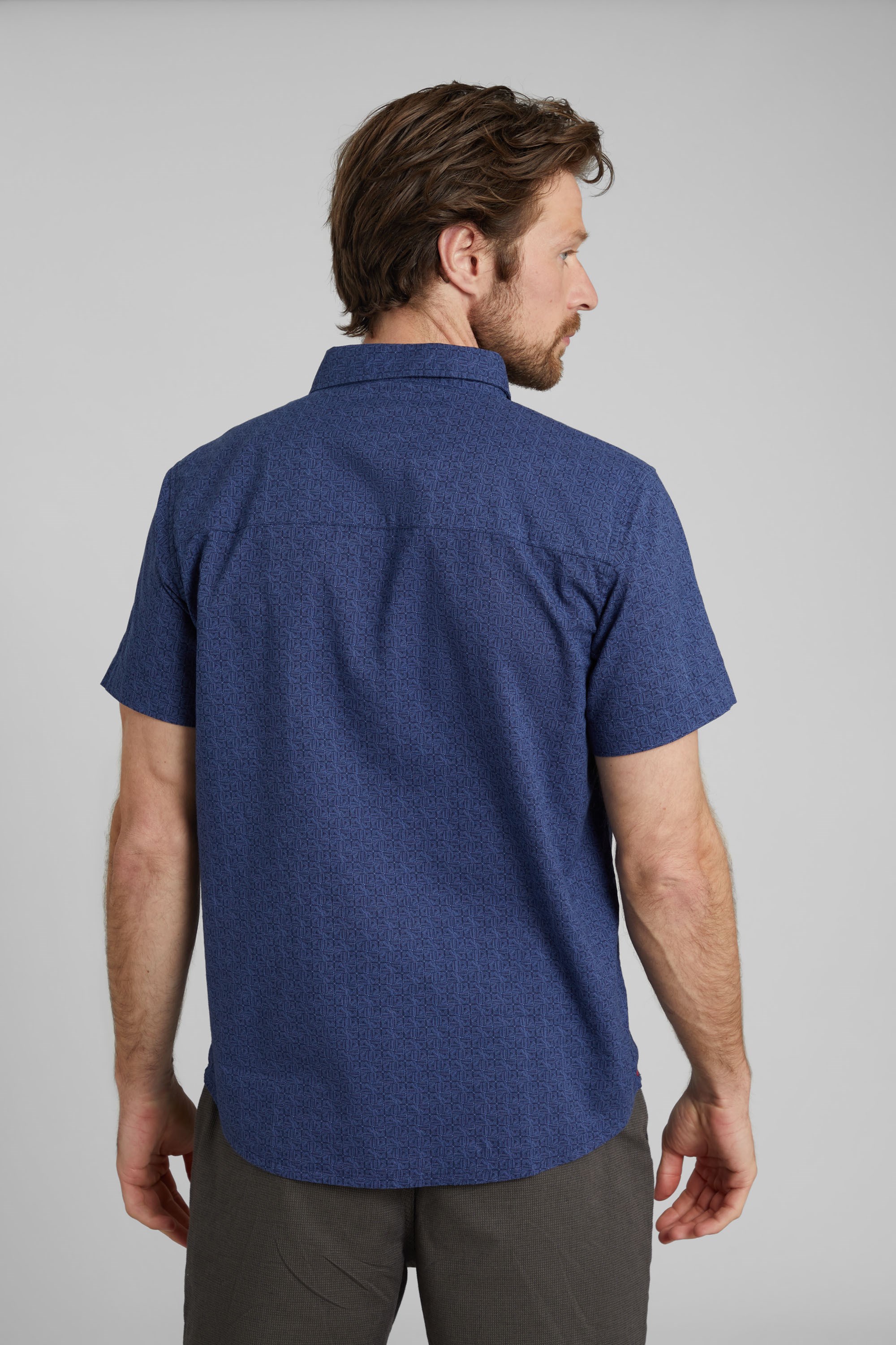 Ideal para Viajar Mountain Warehouse Geo Wave Camiseta Estampada para Hombre 100% de algodón al Aire Libre Senderismo y Acampada Transpirable Camiseta Ligera 