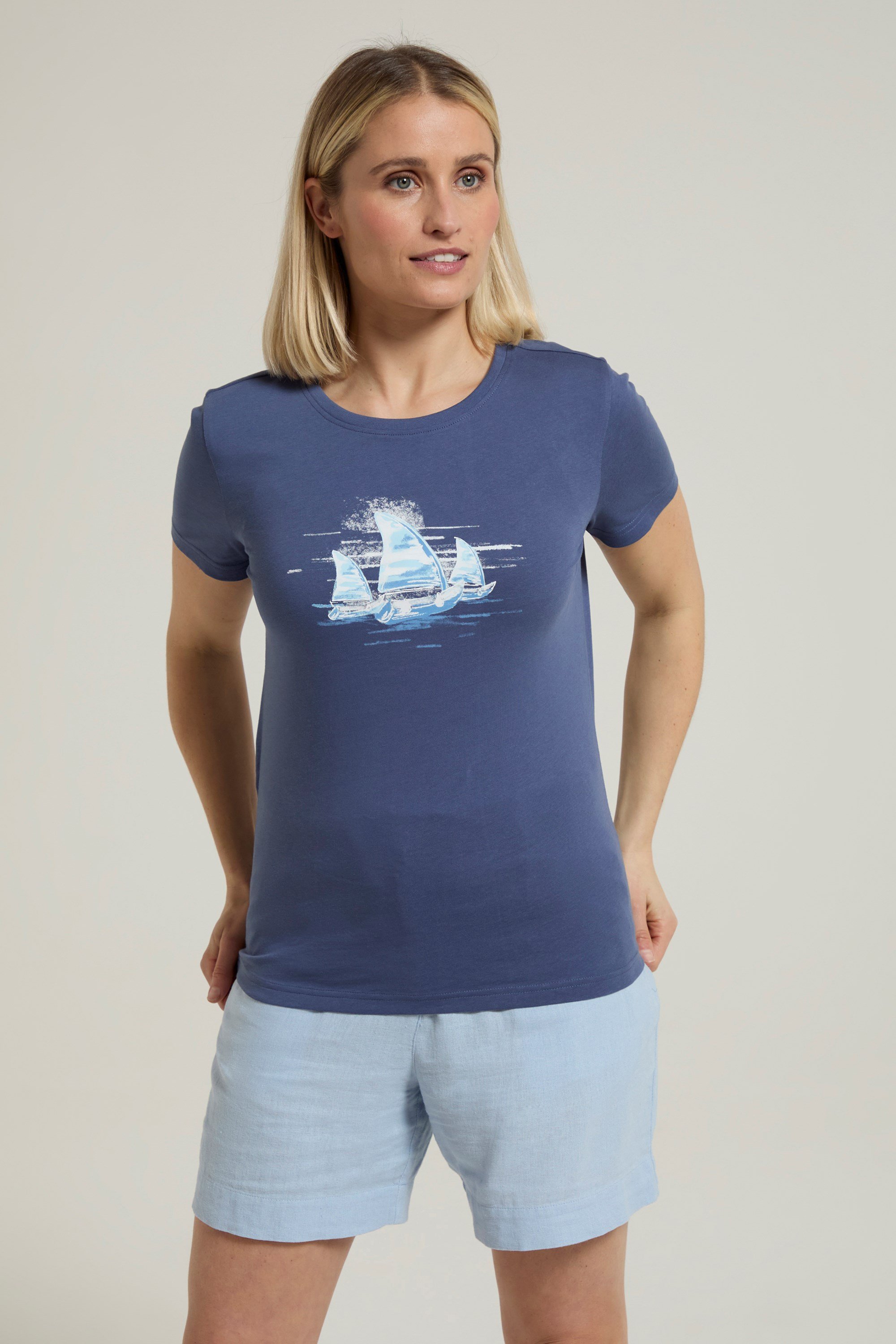 Misty Sail Boat Damen T-Shirt - Blau